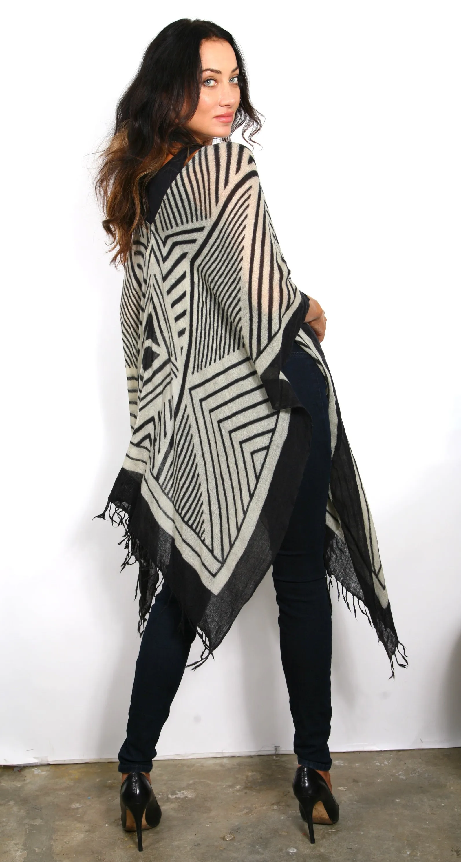 GEO AFRICANA - WOOL PONCHO