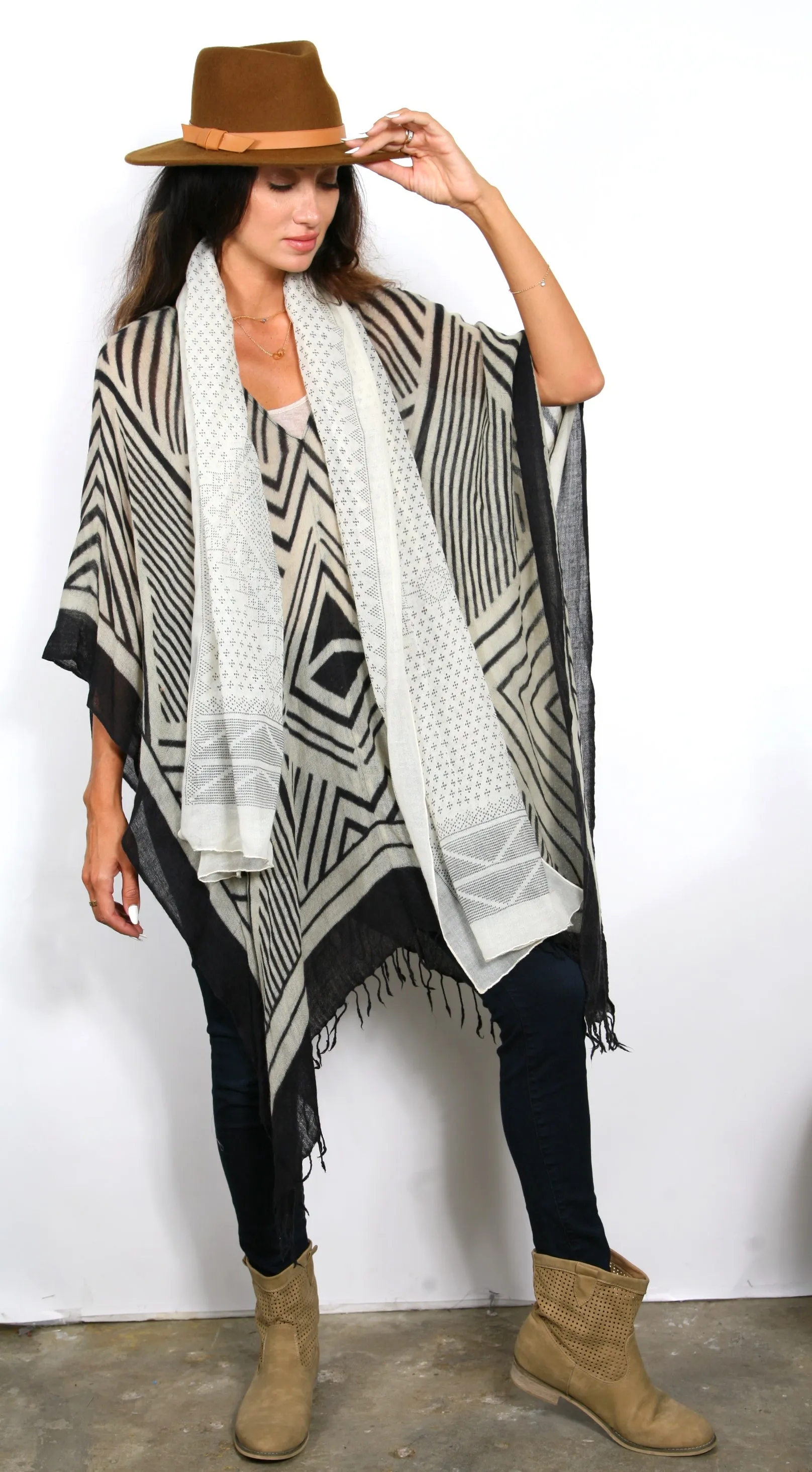 GEO AFRICANA - WOOL PONCHO