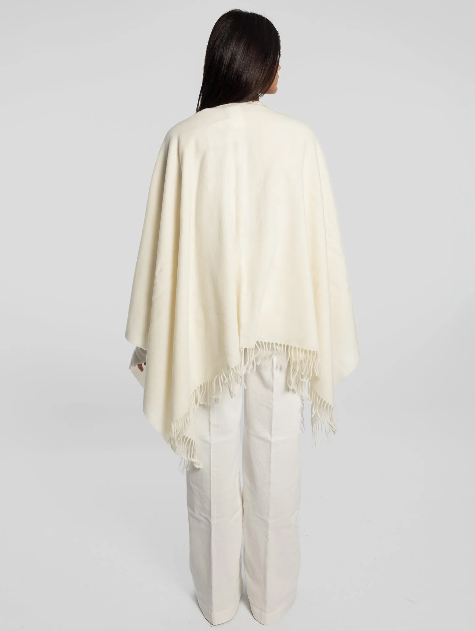 Poncho in Lana con Frange Bianco