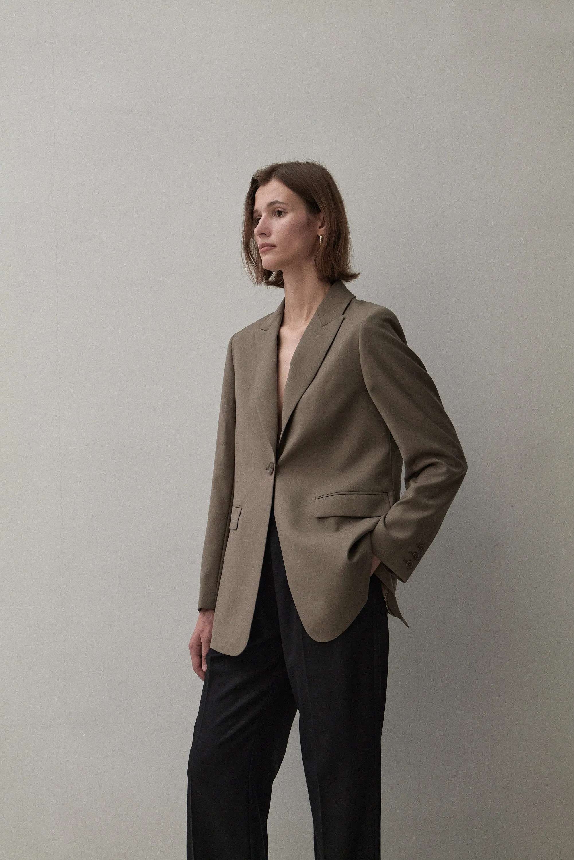 THE CLASSIC BLAZER TAUPE